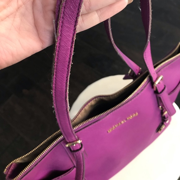 Michael Kors Jet Set Medium Tote - Picture 5 of 5